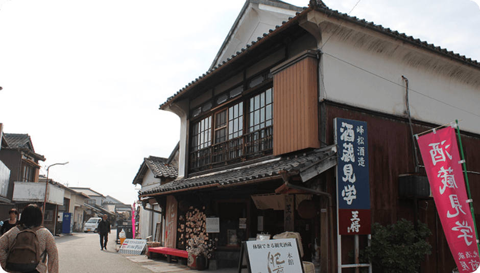 峰松酒造場を写している様子